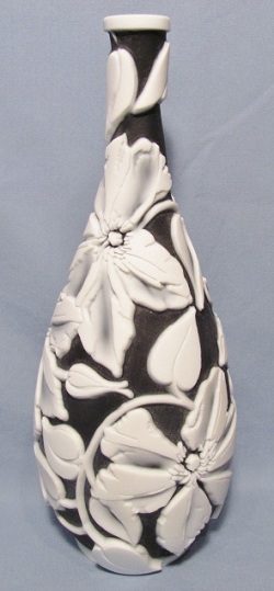 02468CJB - "Entwined" Black & White Kelsey/Bomkamp 'Cameo' Vase (click on picture for full description)