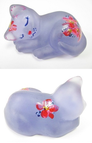 0506405GE-1 "Violet" Art Glass Sleeping Cat, Handpainted <b>EXCLUSIVE </B>(click on picture for full details)