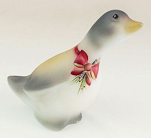 05358M6 - 3-1/2'' Goose figurine in Opal Satin<br> <b>Kim Barley design