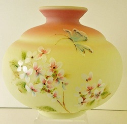 0V77957 - 6-1/2'' Vase with Hydrangea design in Burmese Stacy Williams
