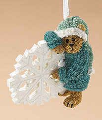 257453 - Bear Holding Snowflake