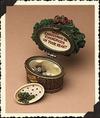 392138-2E - Nicholas' Holiday Basket w/Spruce McNibble