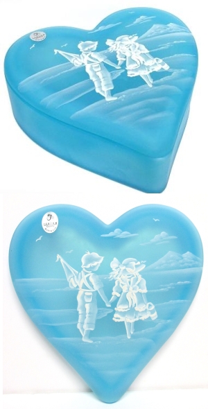 4202A6 - Mary Gregory ''Day at the Beach'' 6 1/2'' Heart Box