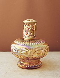 P005AQ - 54404 - 6 1/2'' Fenton La-Tee-Da Zipper Autumn Gold with Gold Crow