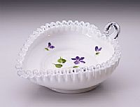 07333MO - 6 1/4'' Handpainted Silver Crest Heart Relish