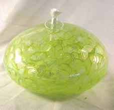 GEOL0004 - "Halo" round green oil lamp