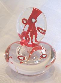 GEPB0008 - Round, clear with red & white Hearts
