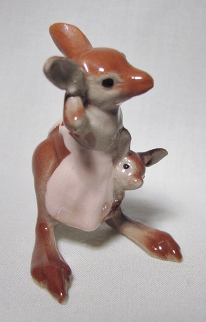 HR279 - Kangaroo Family -"VINTAGE", Retired 'Mama & Joey' - Pink Apron (click on picture for full details)