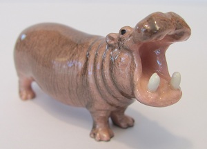 HR3192 -<b>VINTAGE, RETIRED</B> 'Mama Hippo' with open mouth