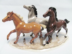 HR3357 Wild Horses, on base. (click picture for full description)
