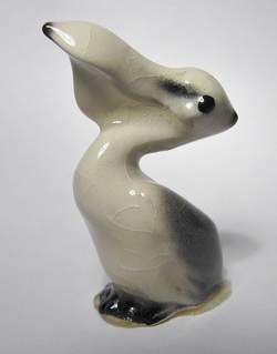 HR68 -<b>VINTAGE, RETIRED </B> 'Mama Pelican' (charcoal grey detailing on beak) (click on picture for full description)