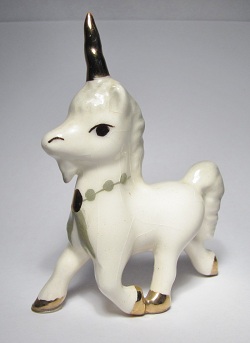 HR941 -"VINTAGE, Retired" 'Old style' Papa Unicorn with Green Halter (click picture for full description)
