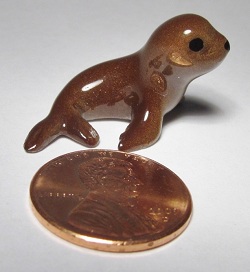 HR974 -<b>VINTAGE, RETIRED</B> 'Baby Seal'