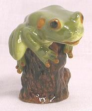 HR03364 -Tree Frog on Stump