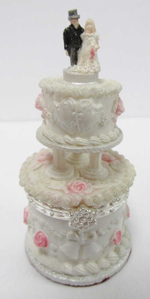 CA01809 - Country Artists Wedding Cake Memory Box