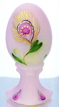 05146HA - 3-3/4'' Egg on Stand in Lavender Satin