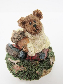 651257-1 Oakley...Hug a Nut Small Candle Topper