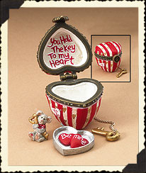 82087 - Cupid's Heart Box with Hugs McNibble