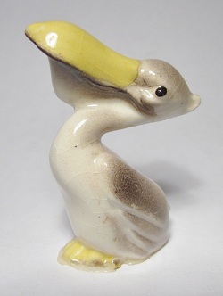 HR68-1<b> VINTAGE, RETIRED</B> \'Mama Pelican\' (yellow beak & feet) (click on picture for full details)